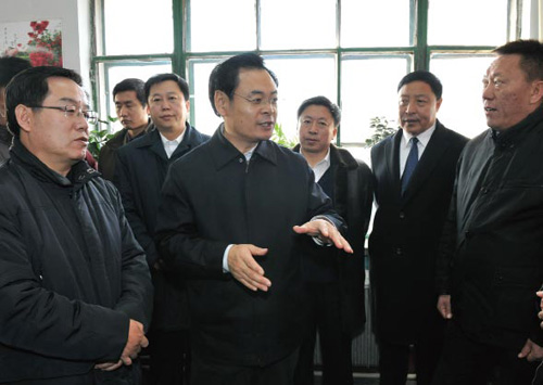 吉林省省长王儒林(前排右二)到通化调研迈向新型工业基地"十一五"