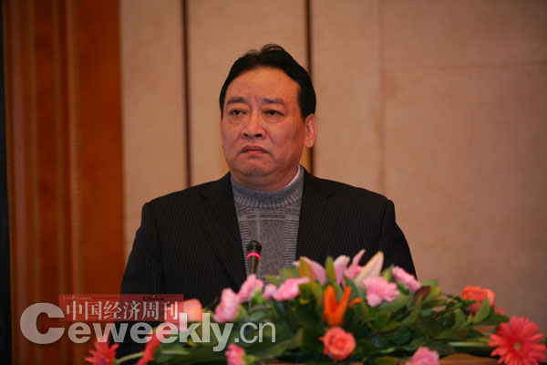 建华集团董事长_楚雄建华董事长照片