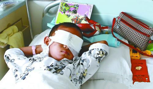 临汾6岁双眼被挖男童暂无生命危险 被人用树枝